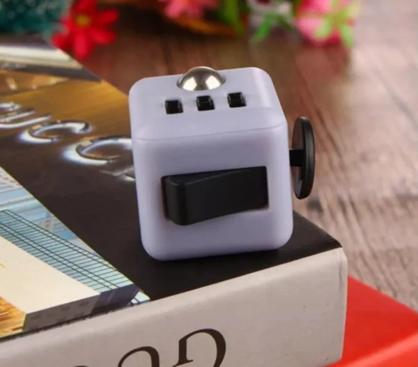 Juego Fidget Cube Entretenimiento Anti Estrés Mano Edc - Image 3